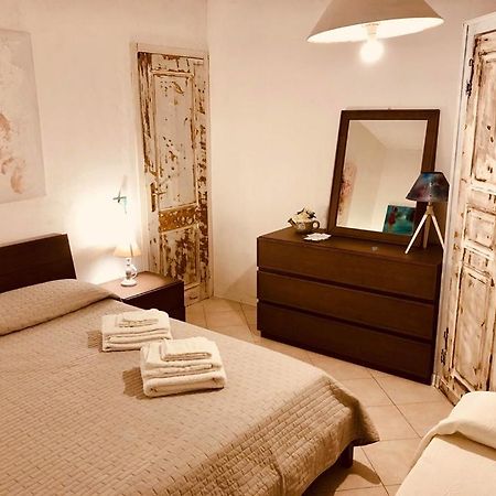 B&B Le Quattro Stagioni La Maddalena  Bagian luar foto