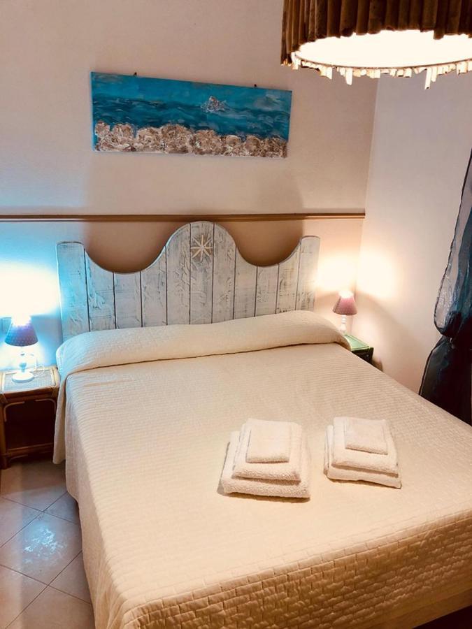B&B Le Quattro Stagioni La Maddalena  Bagian luar foto